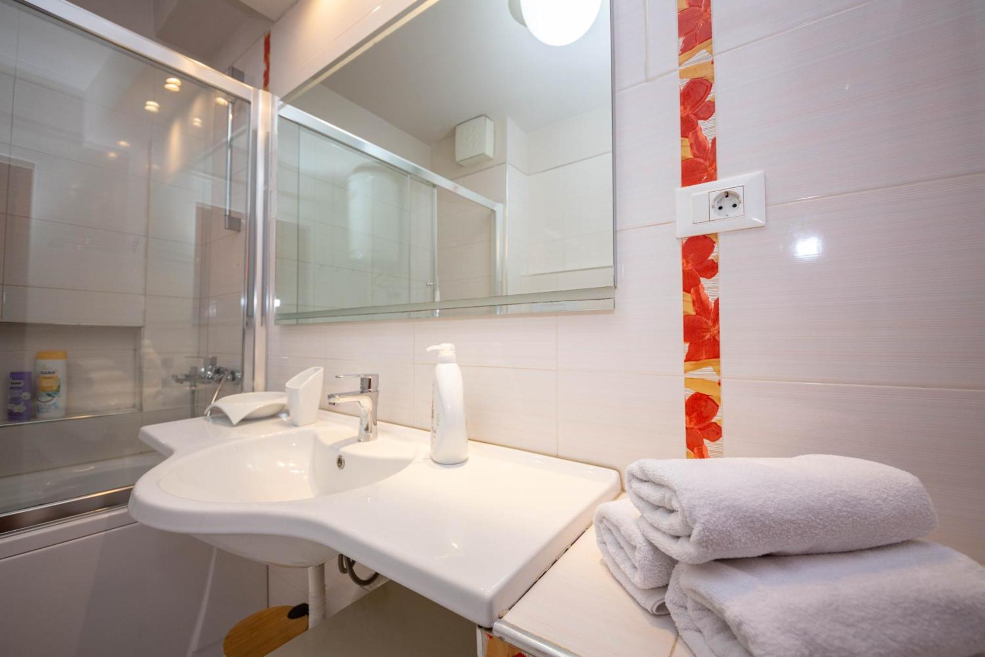 Blloku Unique Apartments 3 Тирана Экстерьер фото