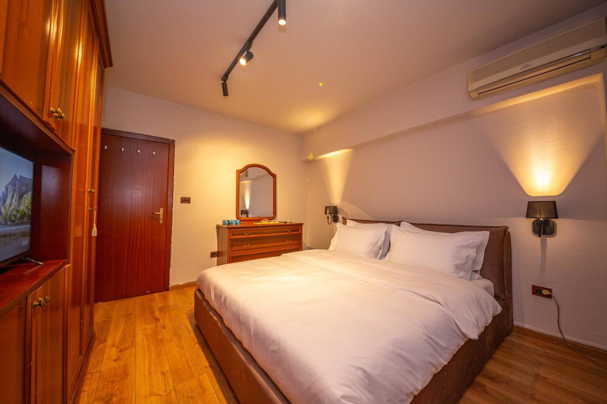 Blloku Unique Apartments 3 Тирана Экстерьер фото