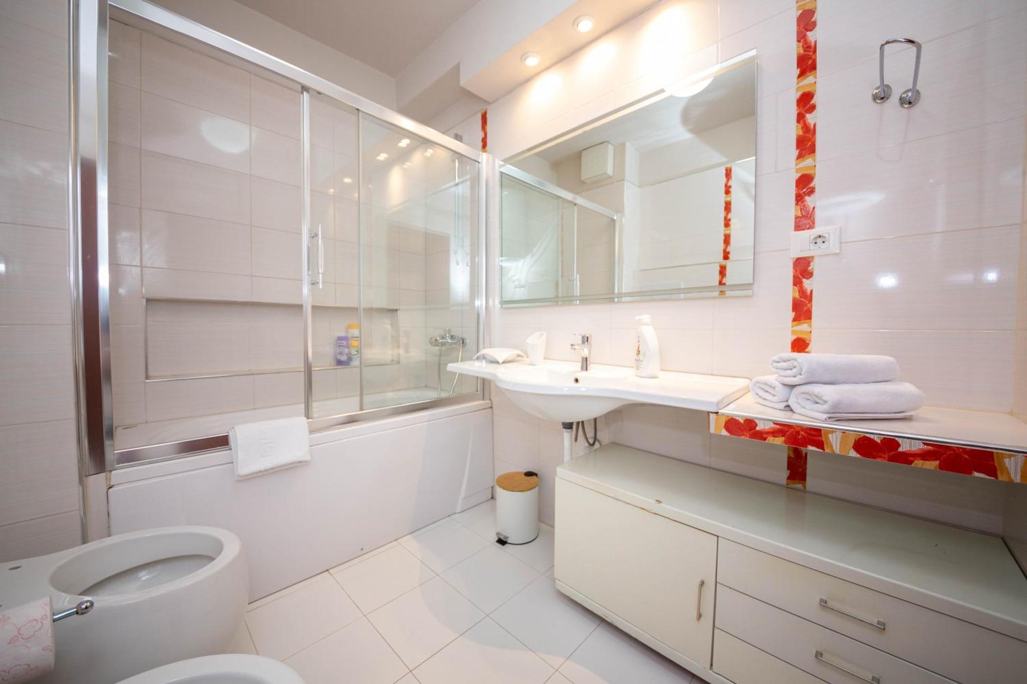 Blloku Unique Apartments 3 Тирана Экстерьер фото